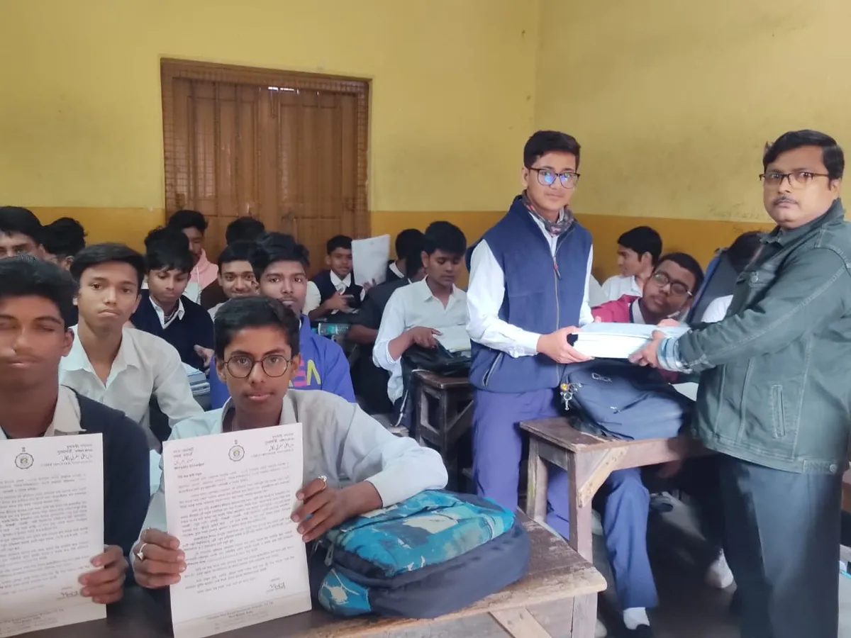 বিদ্যালয়ের বই দিবস উদ্‌যাপন
